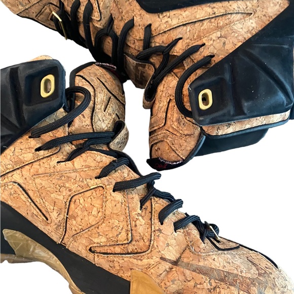 Nike MEN'S LEBRON XII EXT CORK Natural/Black/Metallic Gold SIZE 8.5 - Picture 2 of 10